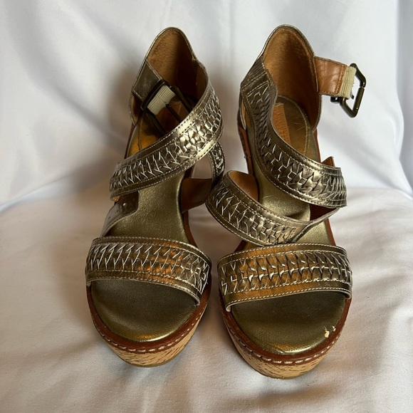 Banana Republic Shoes - Beautiful Banana Republic “Old Gold” cork wedge sandals Size 6 1/2
